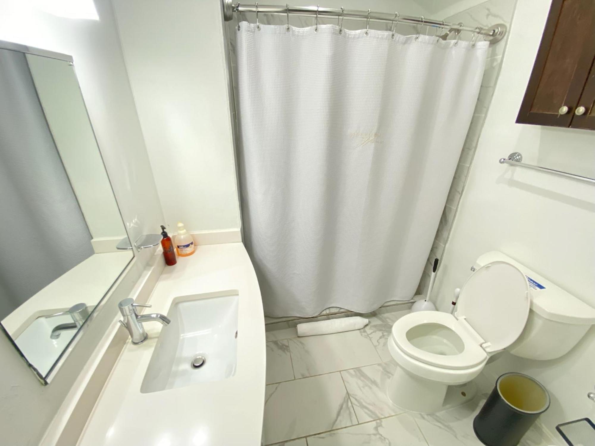 Gorgeous Refurbished 1Bdrm And 1Den Home Вашингтон Экстерьер фото